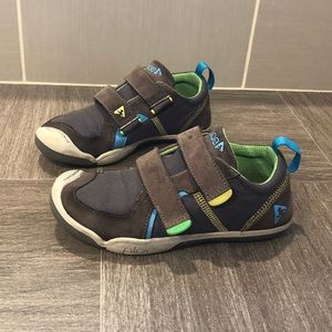 Plae kids shoes size - 13